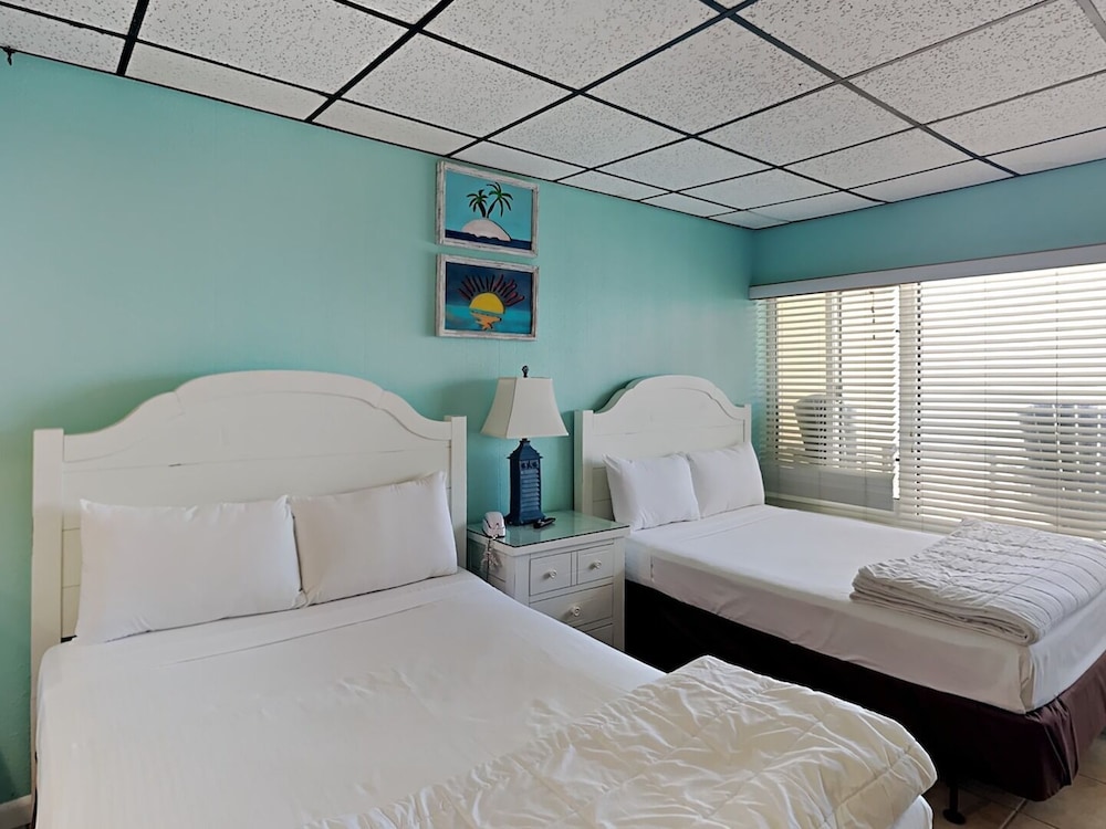 Studio Suite, 2 Double Beds, Balcony, Beach View (#419 - No Pets)