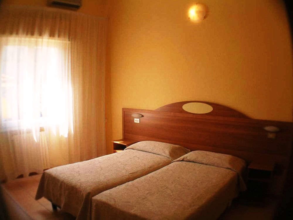 Standard Double or Twin Room photo 2
