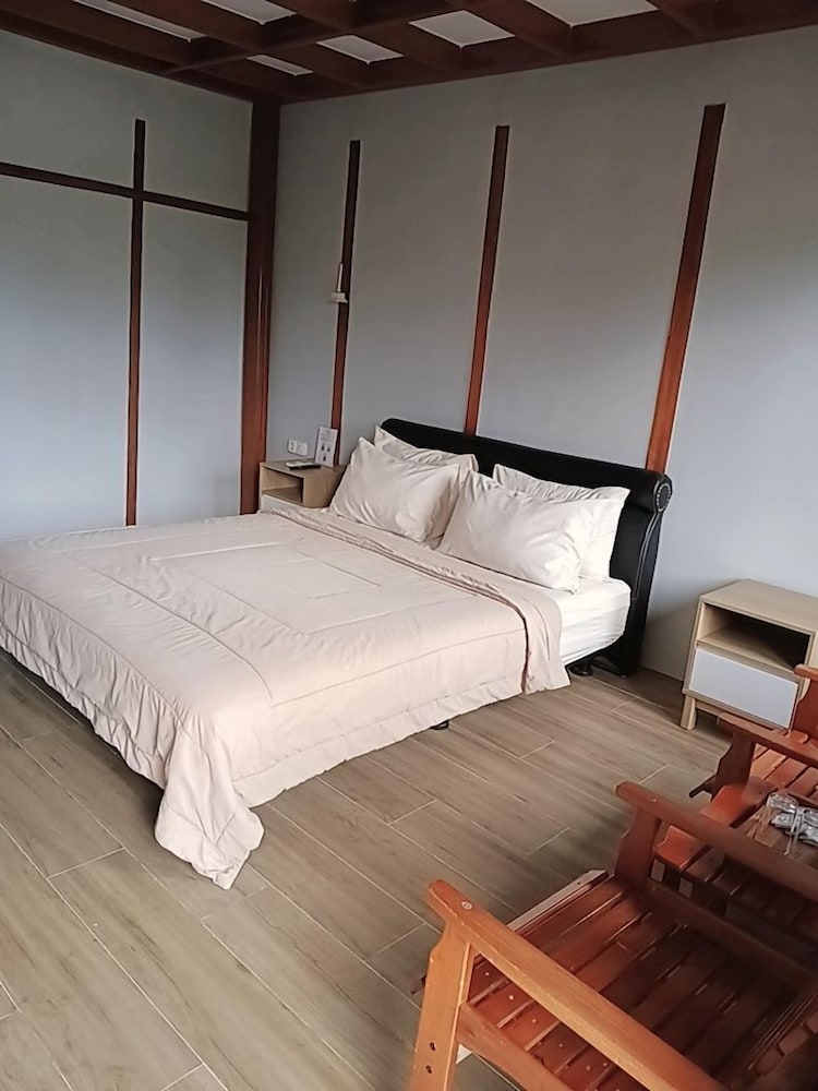 Standard Double Room, Garden View