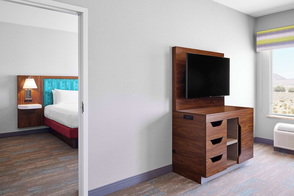 Suite, 1 King Bed, Accessible, Non Smoking - Photo 4