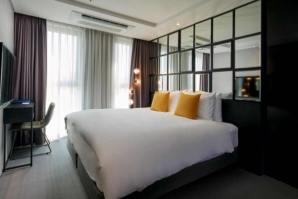 Standard Double Room with Bathtub - Photo 1