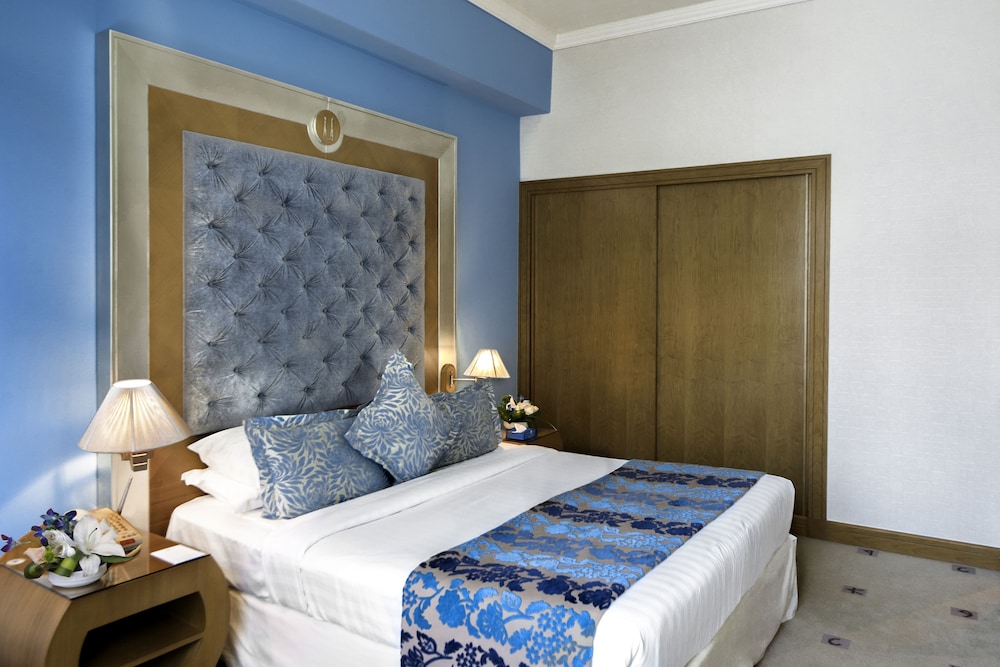 Deluxe Room, 1 King Bed, Marina View photo 2