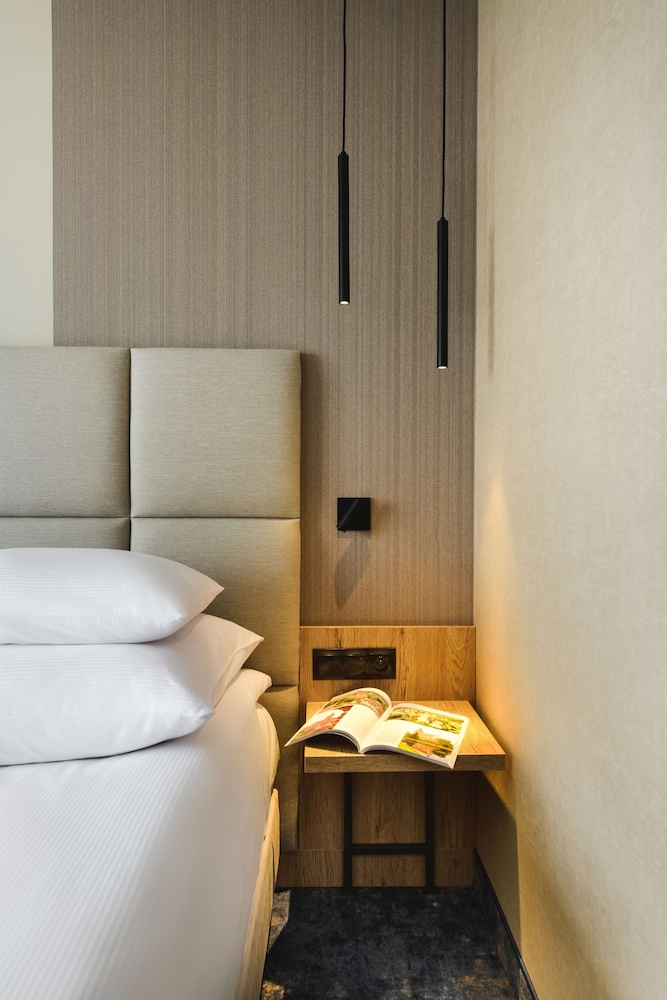 Premium Room, 1 Double Bed, Non Smoking - Photo 3