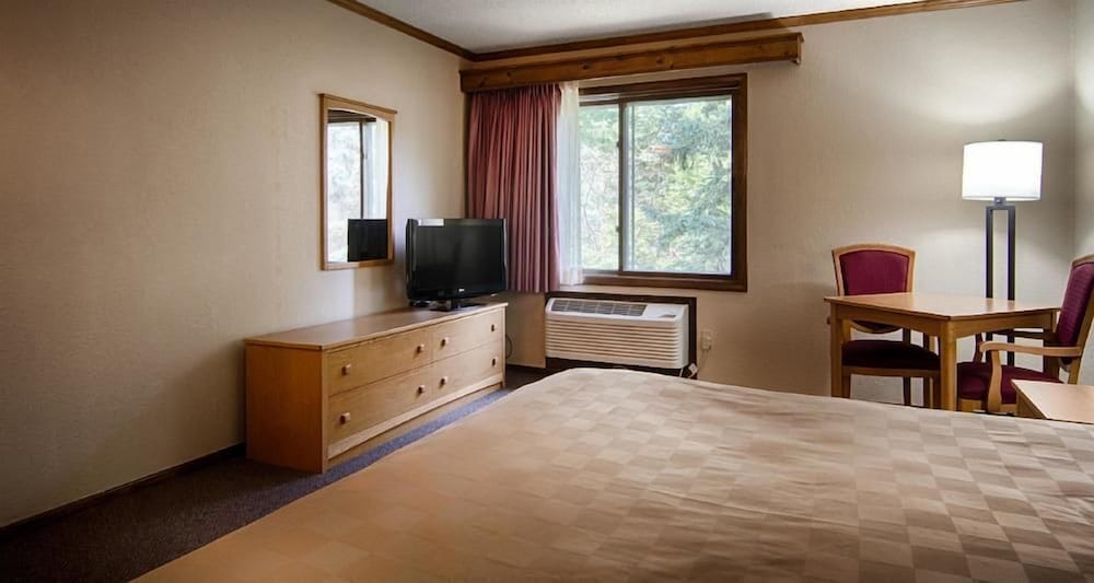 Room, Multiple Beds, Non Smoking, Lake View