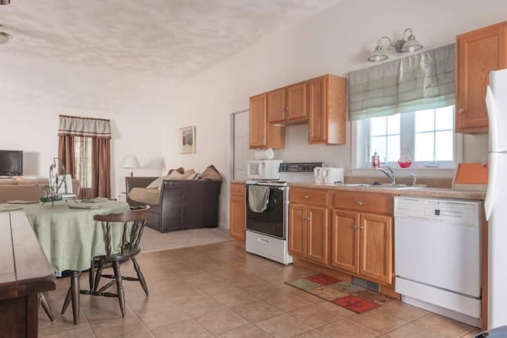Apartment (Sunnyside Up) photo 3