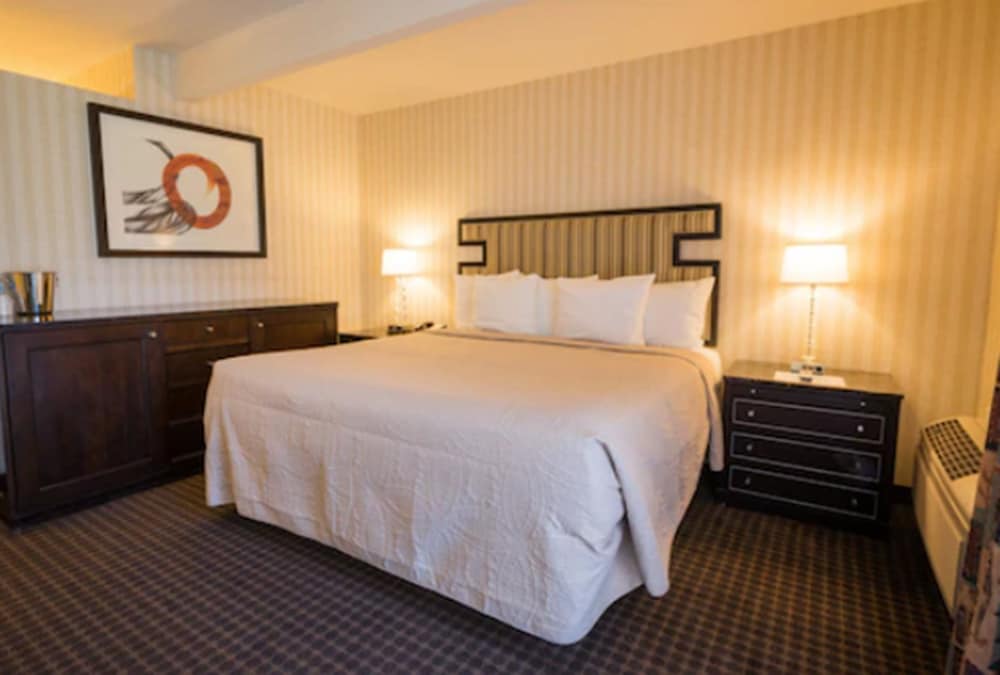 Standard Room, 1 King Bed, Parking View photo 1