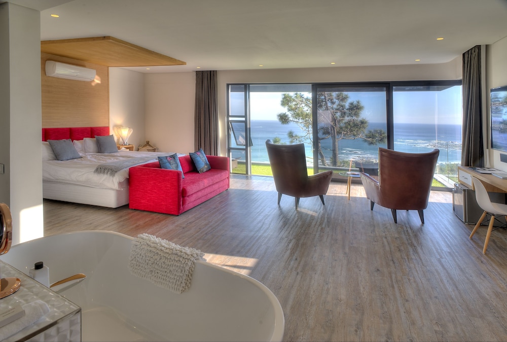 Sea Star Rocks Suite photo 3