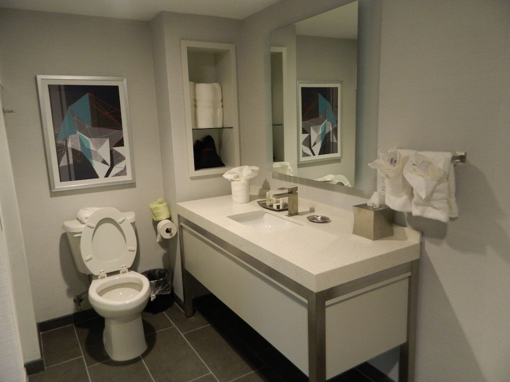 Suite, 1 King Bed (Additional Living and Dining Area) - Photo 5