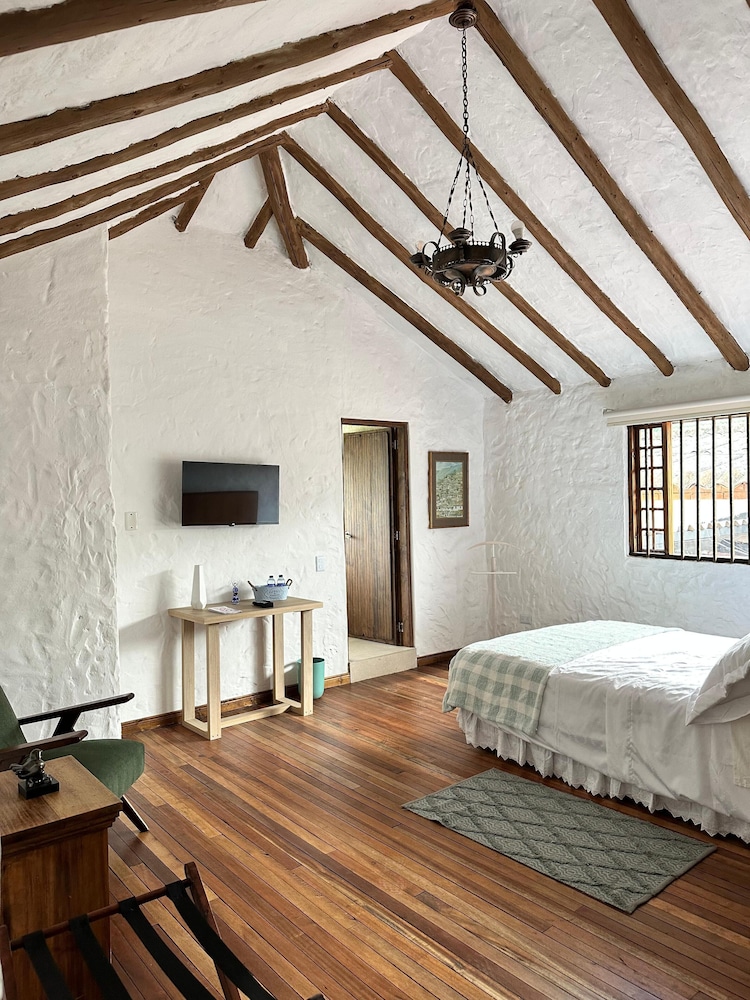 Senior Suite, Courtyard View