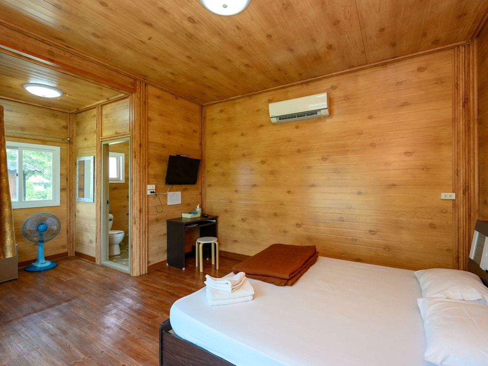Cottage Room - Photo 15