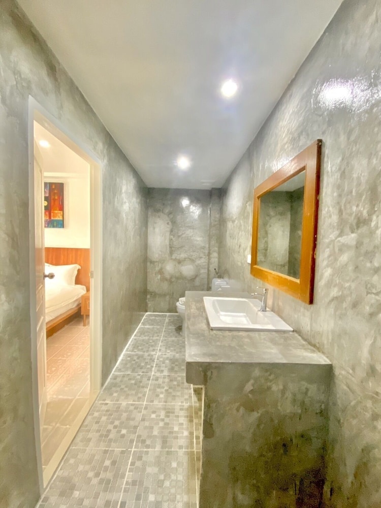 Superior Room, 1 King Bed - Photo 5