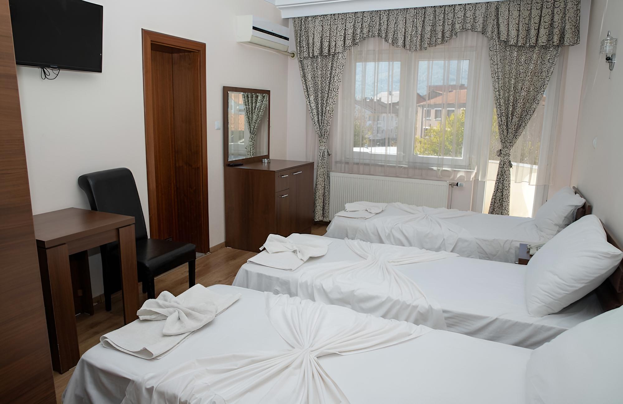 Economy Triple Room photo 1