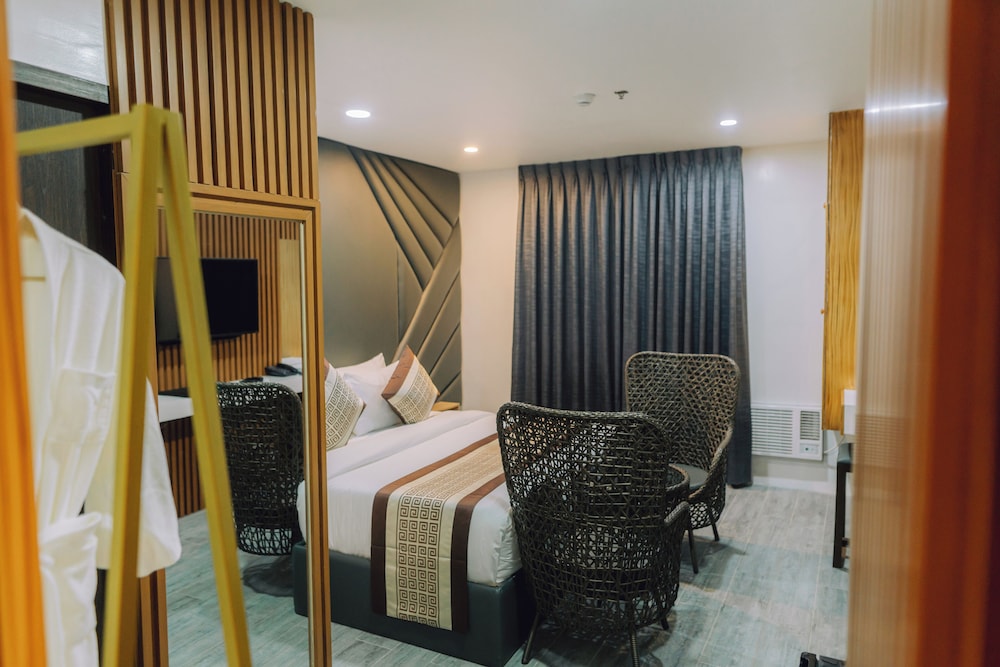 Deluxe Double Room, 1 King Bed, Non Smoking, Private Bathroom