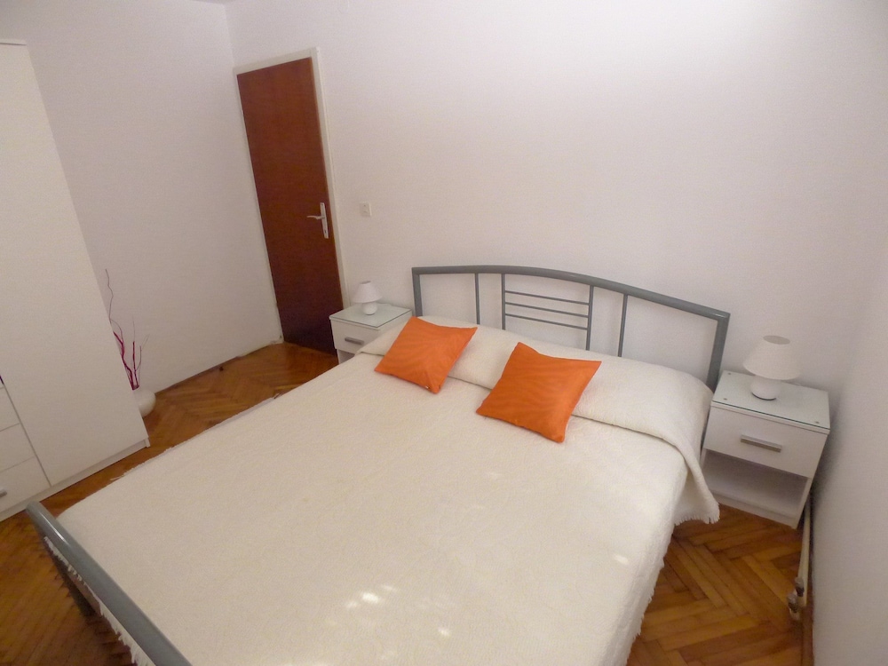 Apartment (1 Bedroom)