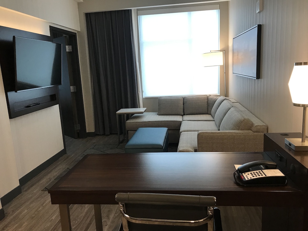 2 Room Suite, 2 Queen Beds,Accessible (Roll In Shower) - Photo 9