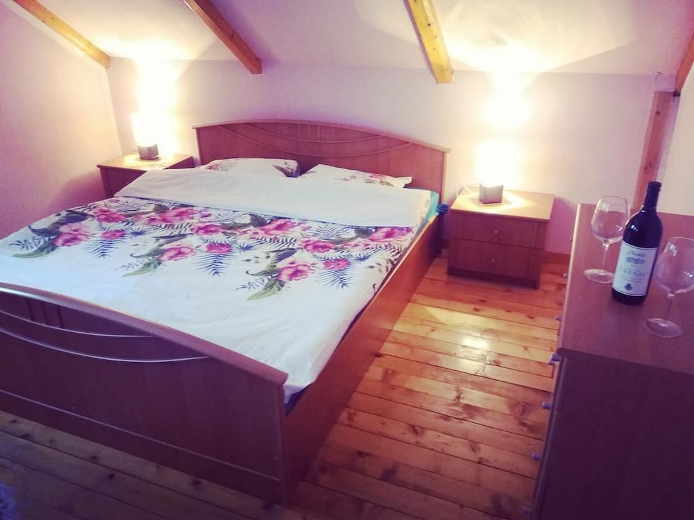 Family Chalet, 3 Bedrooms, Jetted Tub, Mountain View photo 2