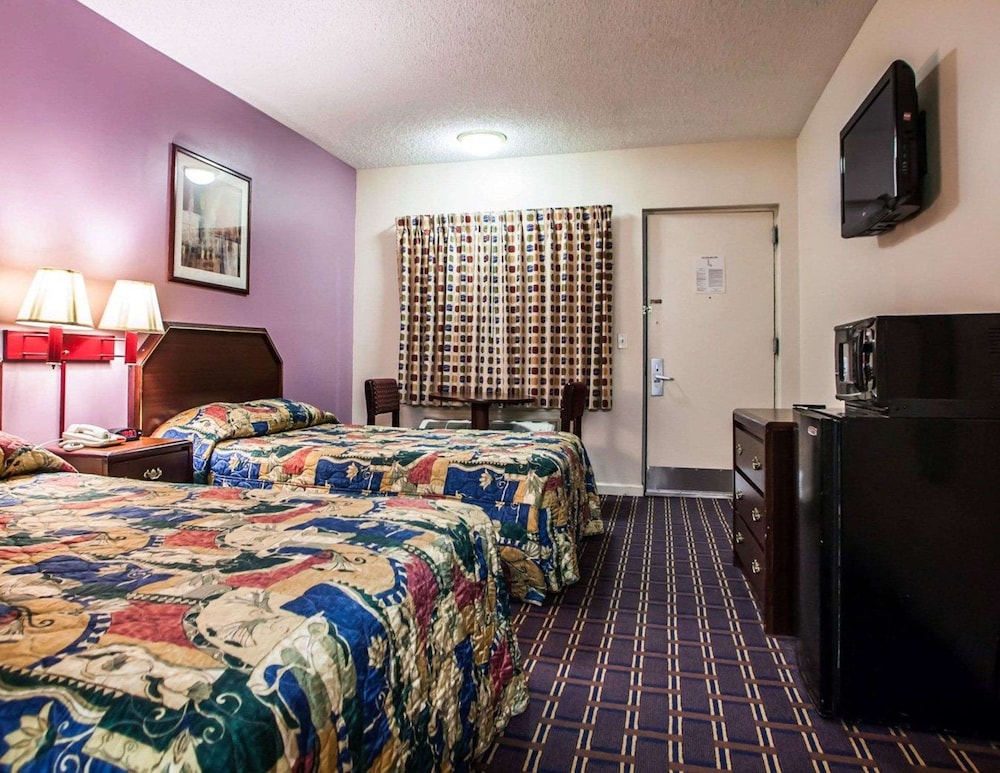 Basic Room, 2 Double Beds, Smoking photo 2
