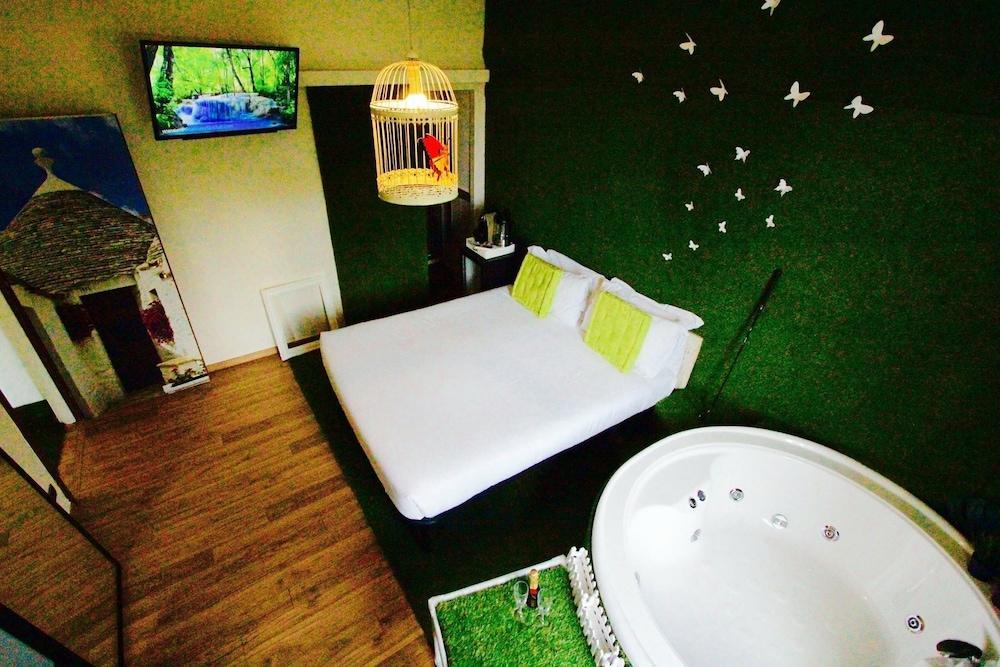 Romantic Double Room, Jetted Tub photo 1