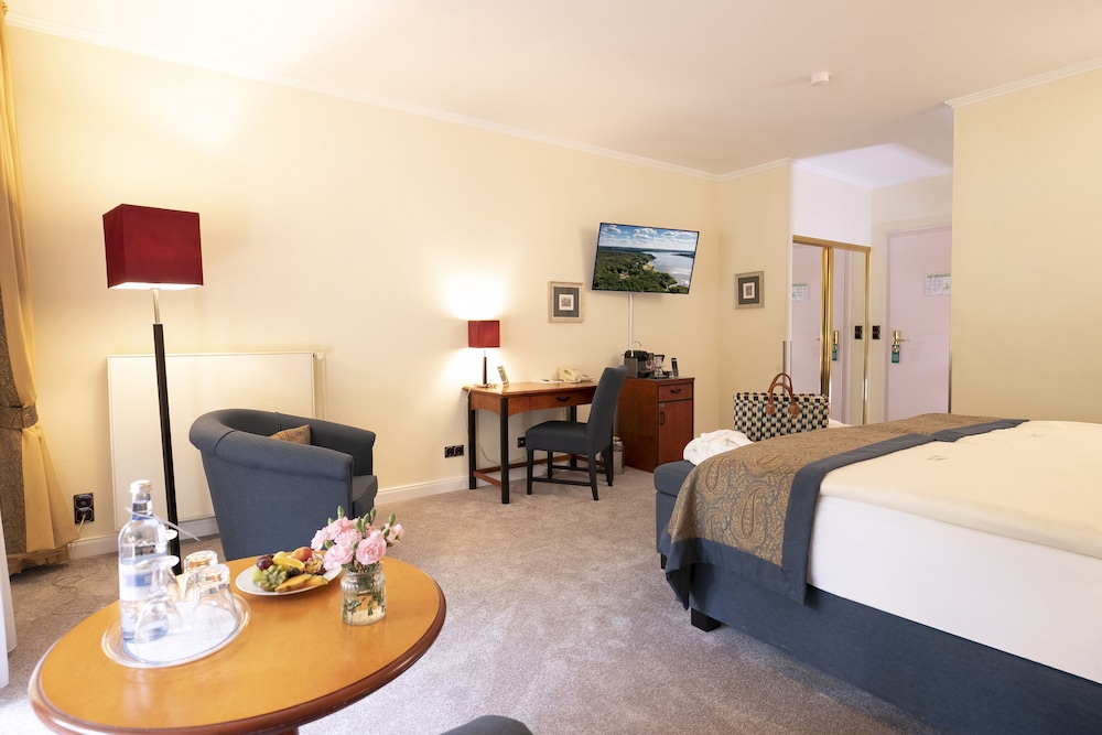 Comfort Double Room Single Use, Bathtub, Lakeside photo 3