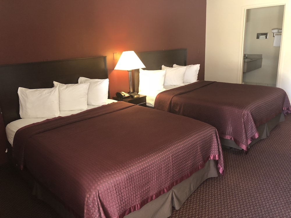 Deluxe Room, 2 Queen Beds - Photo 1
