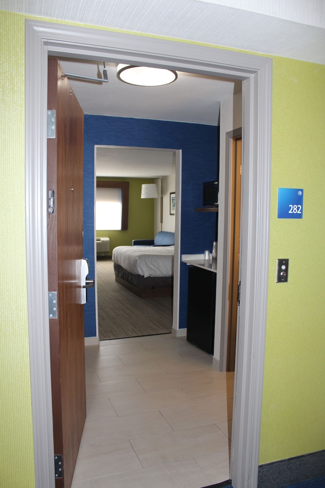 Standard Room, Multiple Beds - Photo 6