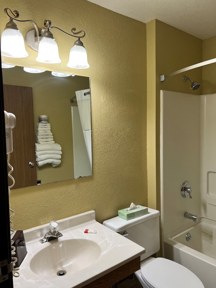 Deluxe Suite, 2 Queen Beds, Non Smoking - Photo 3