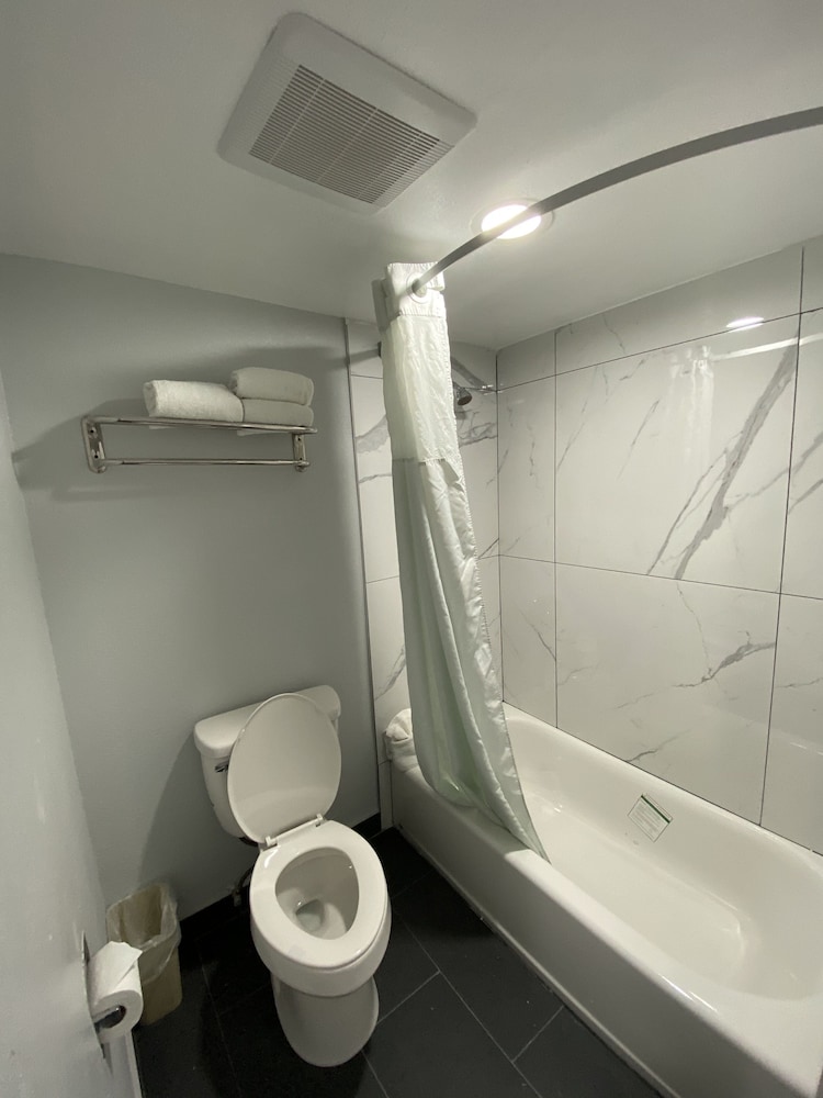 Standard Room, Multiple Beds - Photo 2