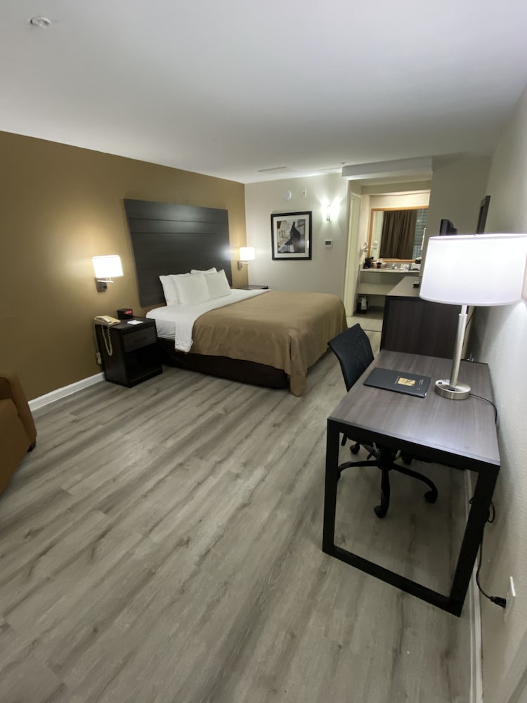 Family Suite, 1 King Bed, Non Smoking - Photo 2