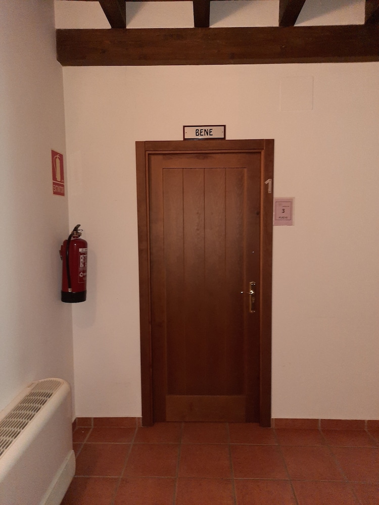 Economy Triple Room photo 2