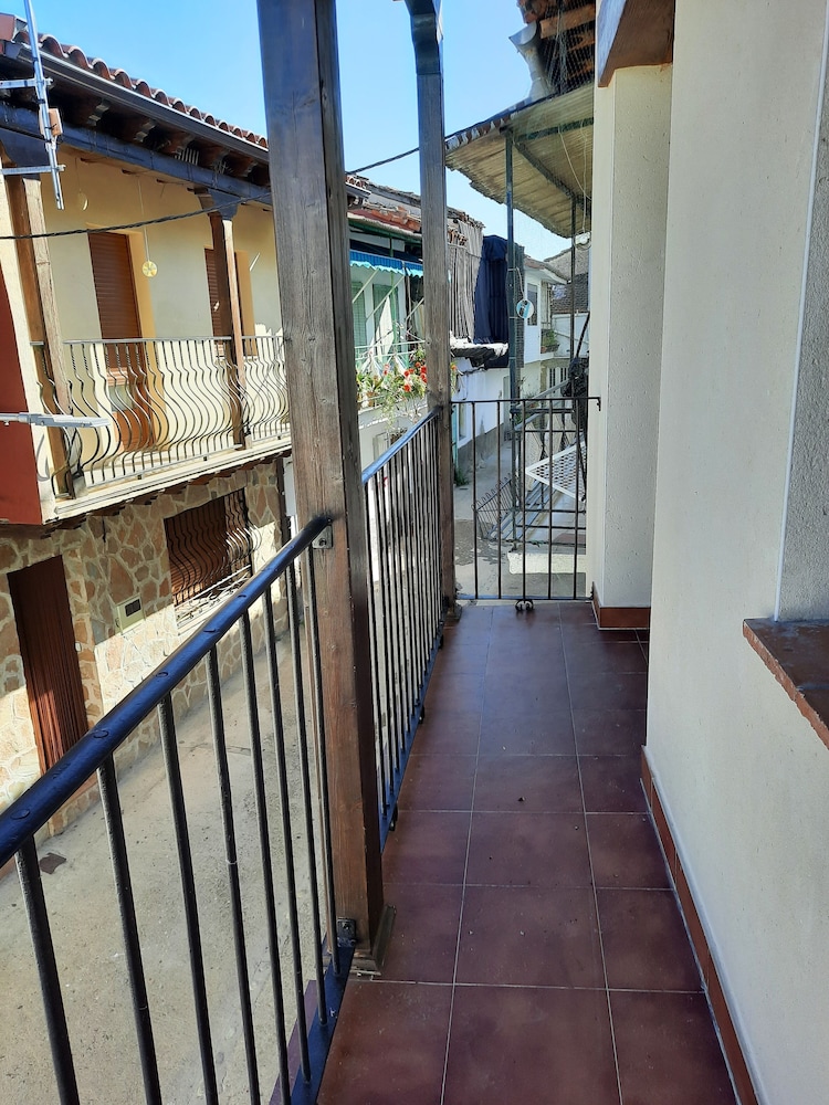 Basic Shared Dormitory, Multiple Beds, Private Bathroom photo 2