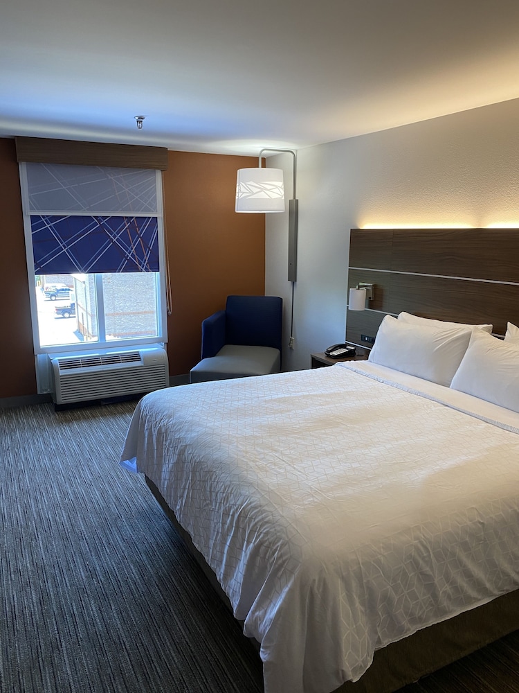 Standard Room, 1 King Bed, Accessible - Photo 2