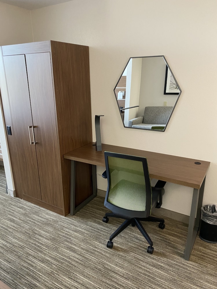 Standard Room, 1 King Bed, Accessible - Photo 4