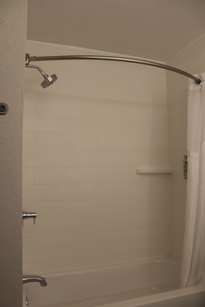 Standard Room, Multiple Beds - Photo 4