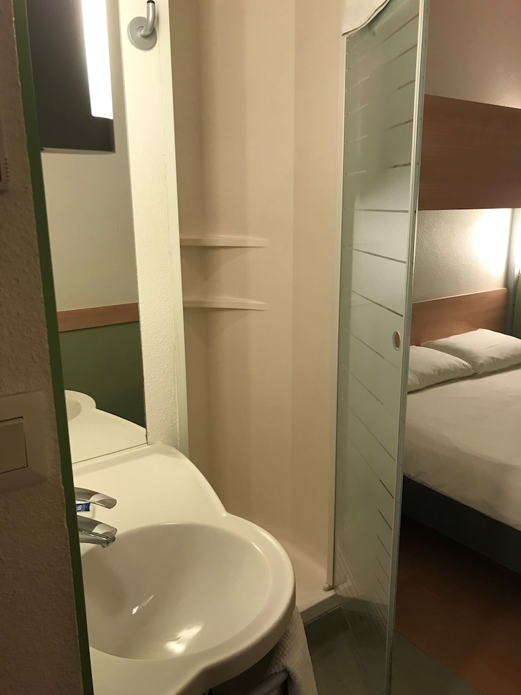 Triple Room, Multiple Beds - Photo 11