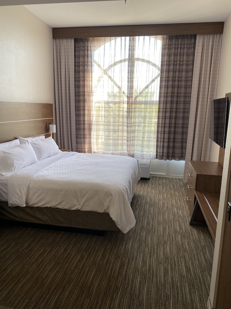 Standard Room, 1 King Bed, Accessible - Photo 3