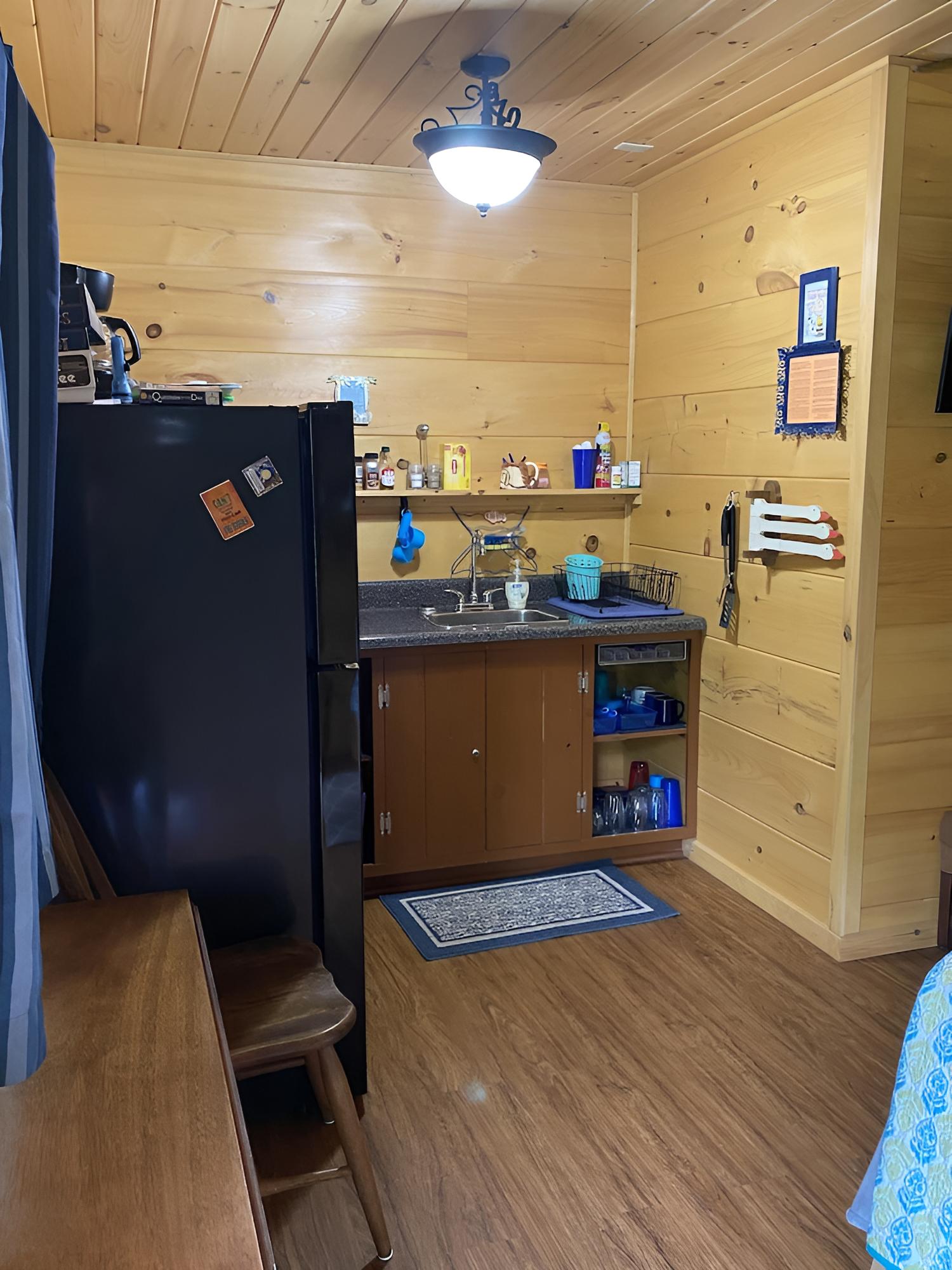 Traditional Cabin, 1 Queen Bed with Sofa bed, Courtyard View photo 1