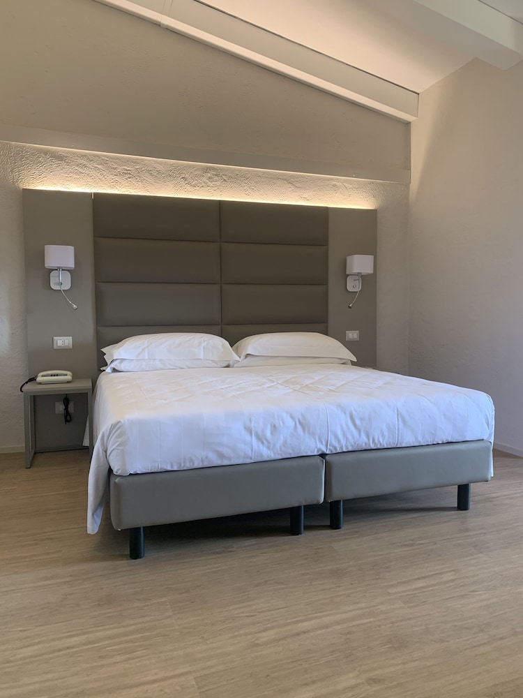 Double Room, Hill View - Photo 4