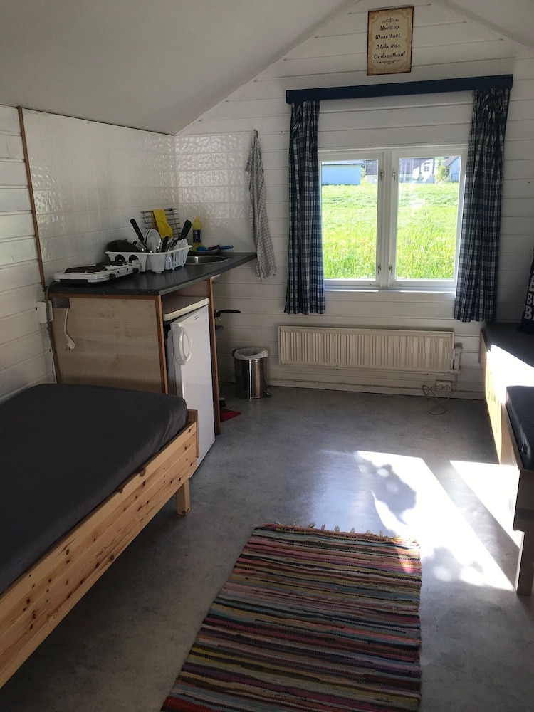 Basic Cabin, Shared Bathroom photo 2