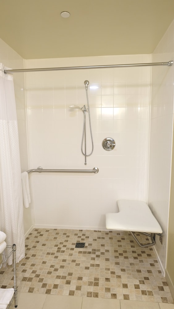 Suite, 1 King Bed, Accessible, Jetted Tub (Non Smoking) - Photo 2