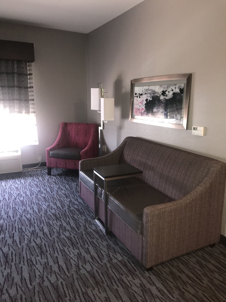 Deluxe Room, 1 King Bed, Non Smoking - Photo 6