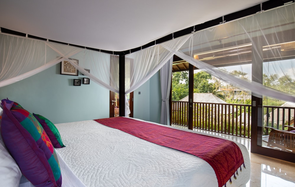 Standard Suite (Pool View 2)