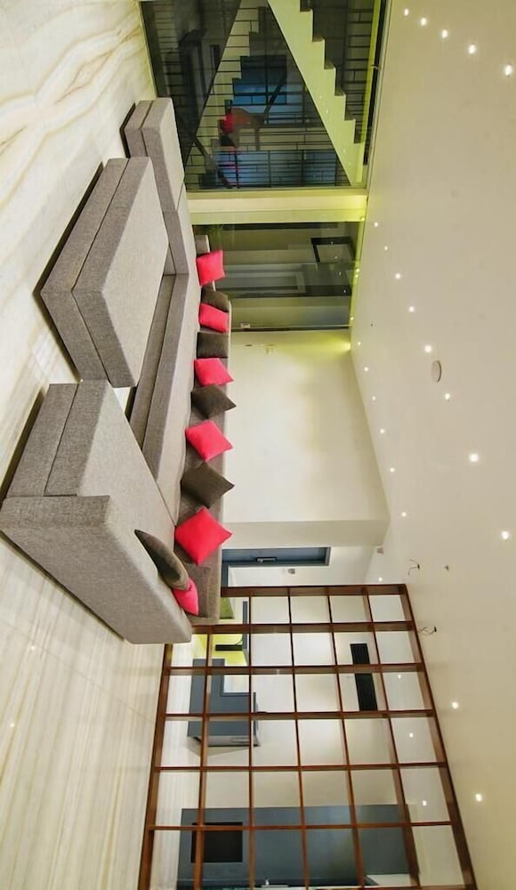Honeymoon Studio Suite, 1 King Bed, Garden View photo 3