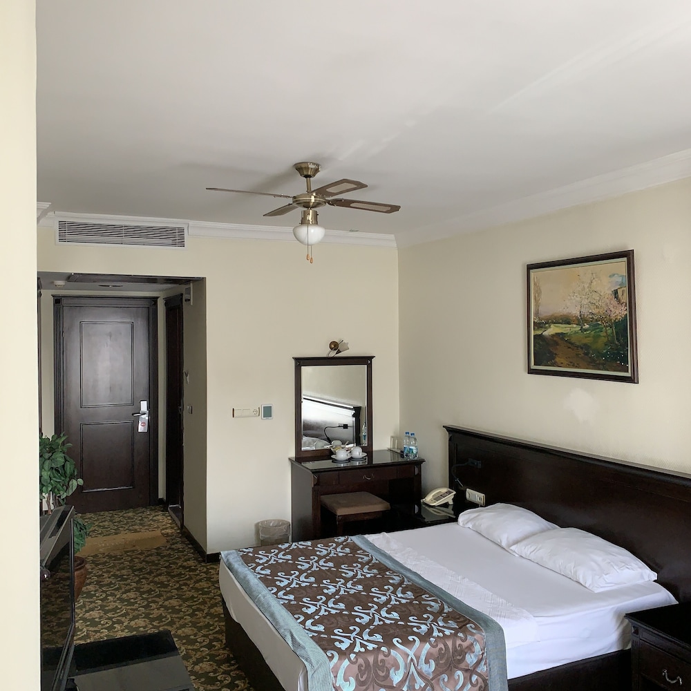 Standard Double or Twin Room photo 1