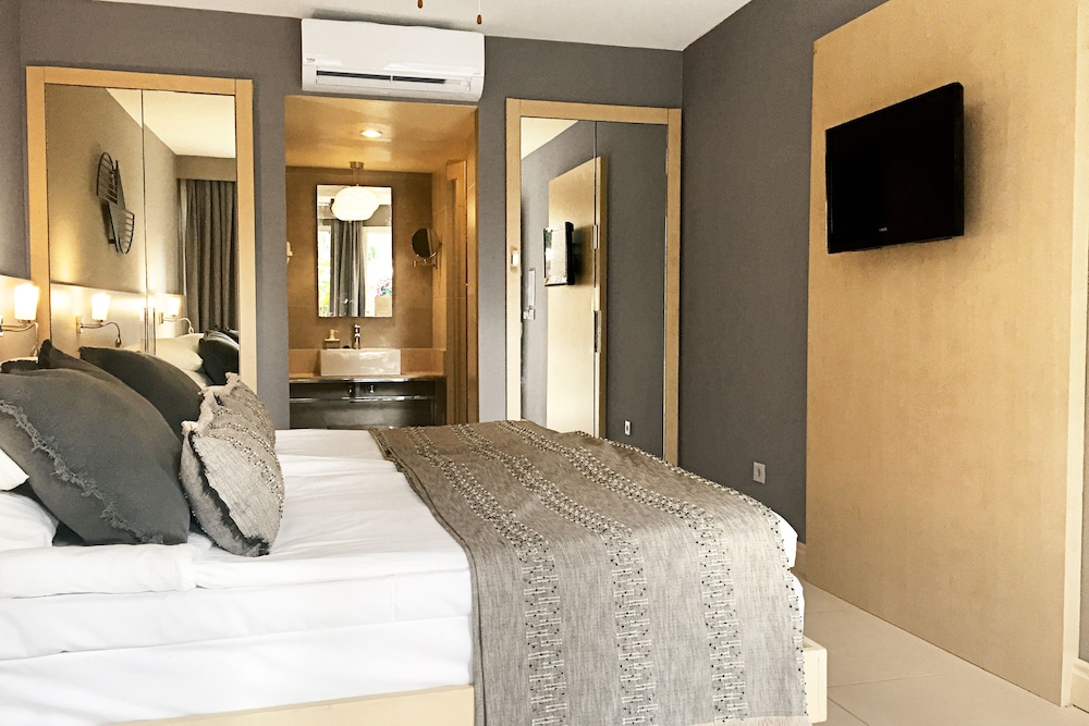 Standard Double or Twin Room photo 1