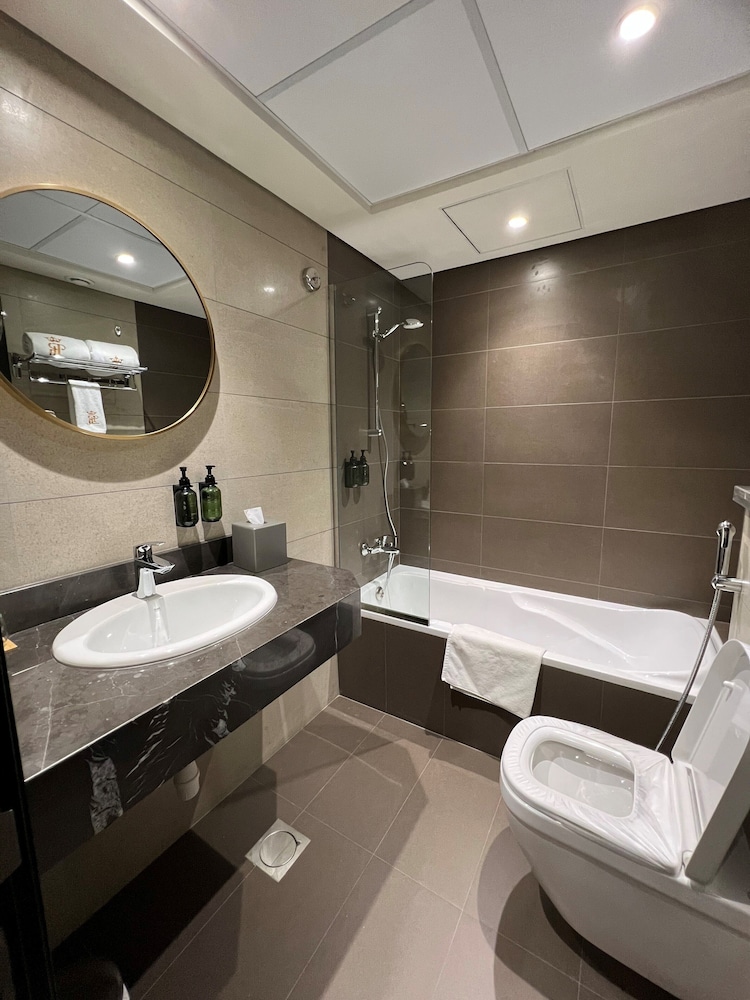 Executive Double Room, Multiple Beds photo 3