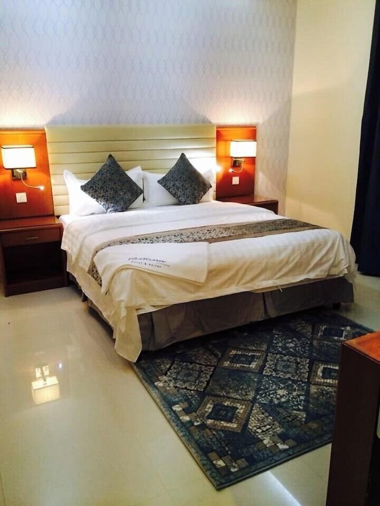 Luxury Apartment, 1 King Bed with Sofa bed, Kitchen, City View