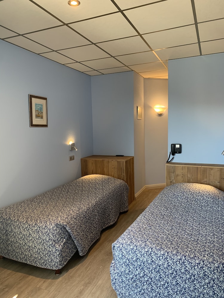 Standard Room photo 2