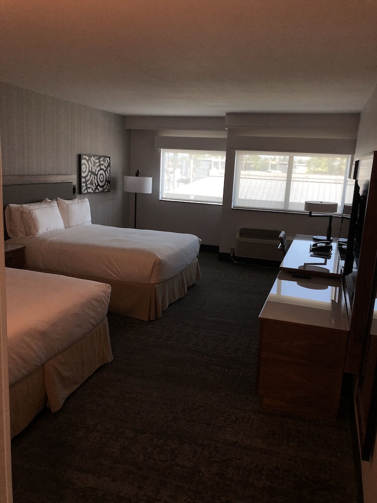 Room, 2 Queen Beds - Photo 1