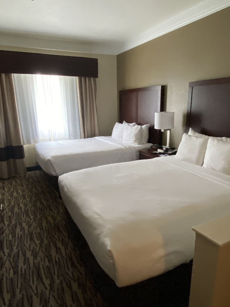 Suite, Multiple Beds, Non Smoking - Photo 2
