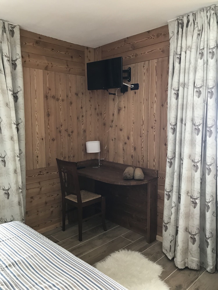 Deluxe Double Room photo 2